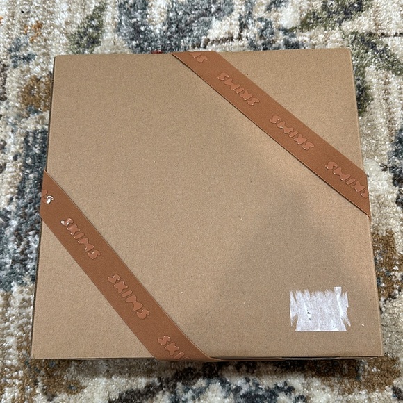 SKIMS LARGE GIFT BOX WITH RIBBON NEW - Picture 2 of 6